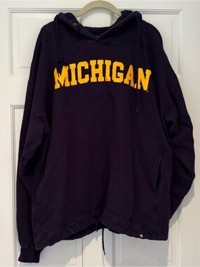 Vintage University of Michigan Russell Athletic Navy & Yellow Sweatshirt